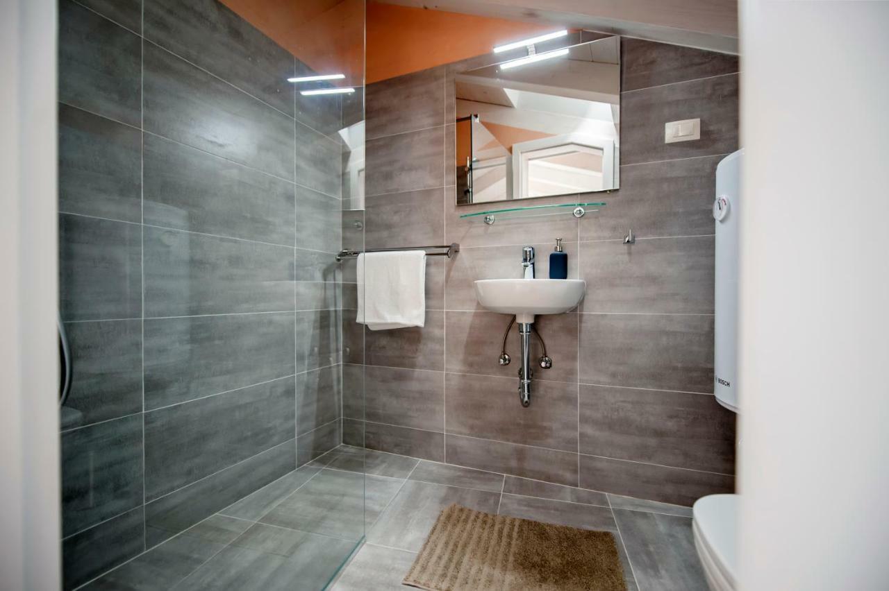 Apartment And Studio Ca' 3 Vie 罗维尼 外观 照片