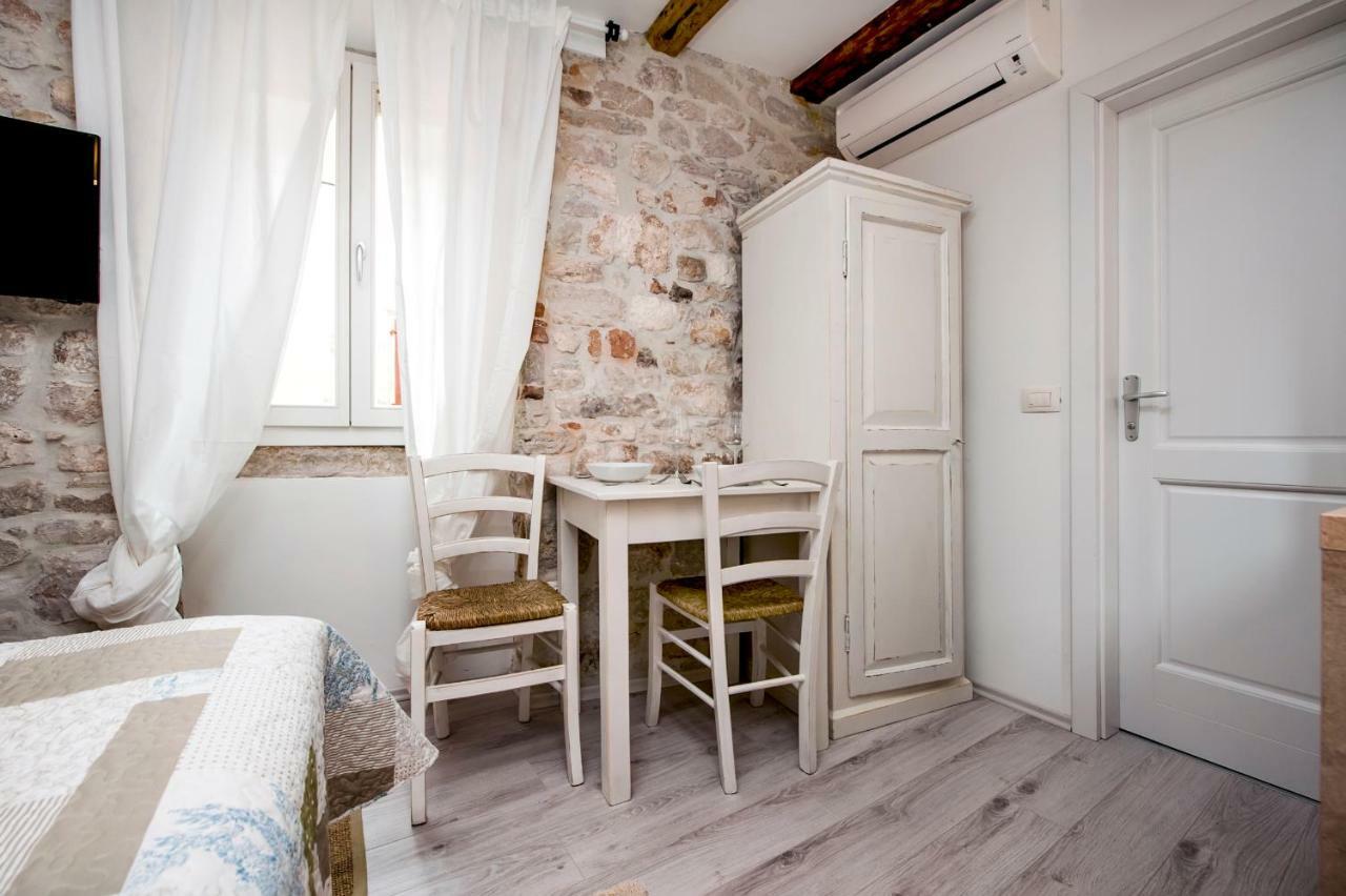 Apartment And Studio Ca' 3 Vie 罗维尼 外观 照片