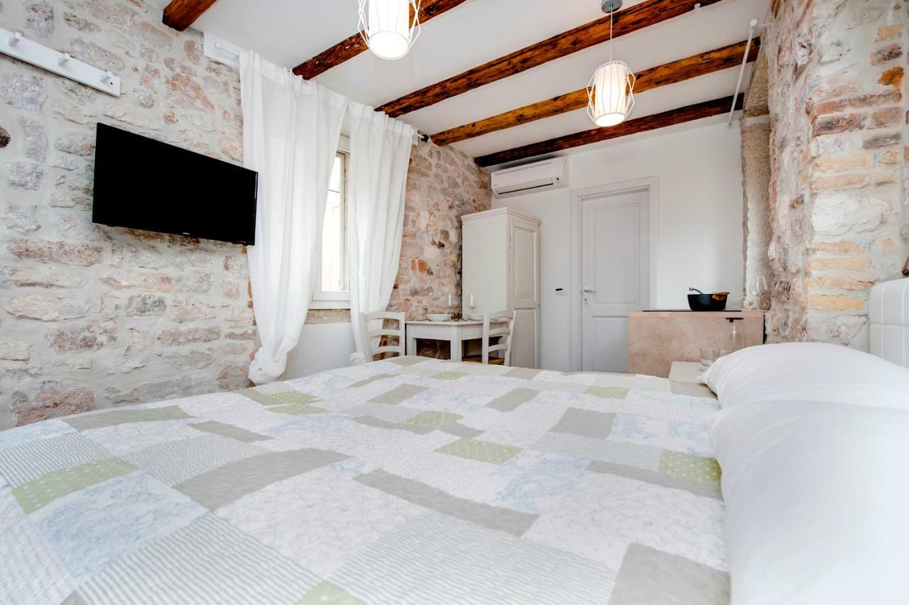 Apartment And Studio Ca' 3 Vie 罗维尼 外观 照片