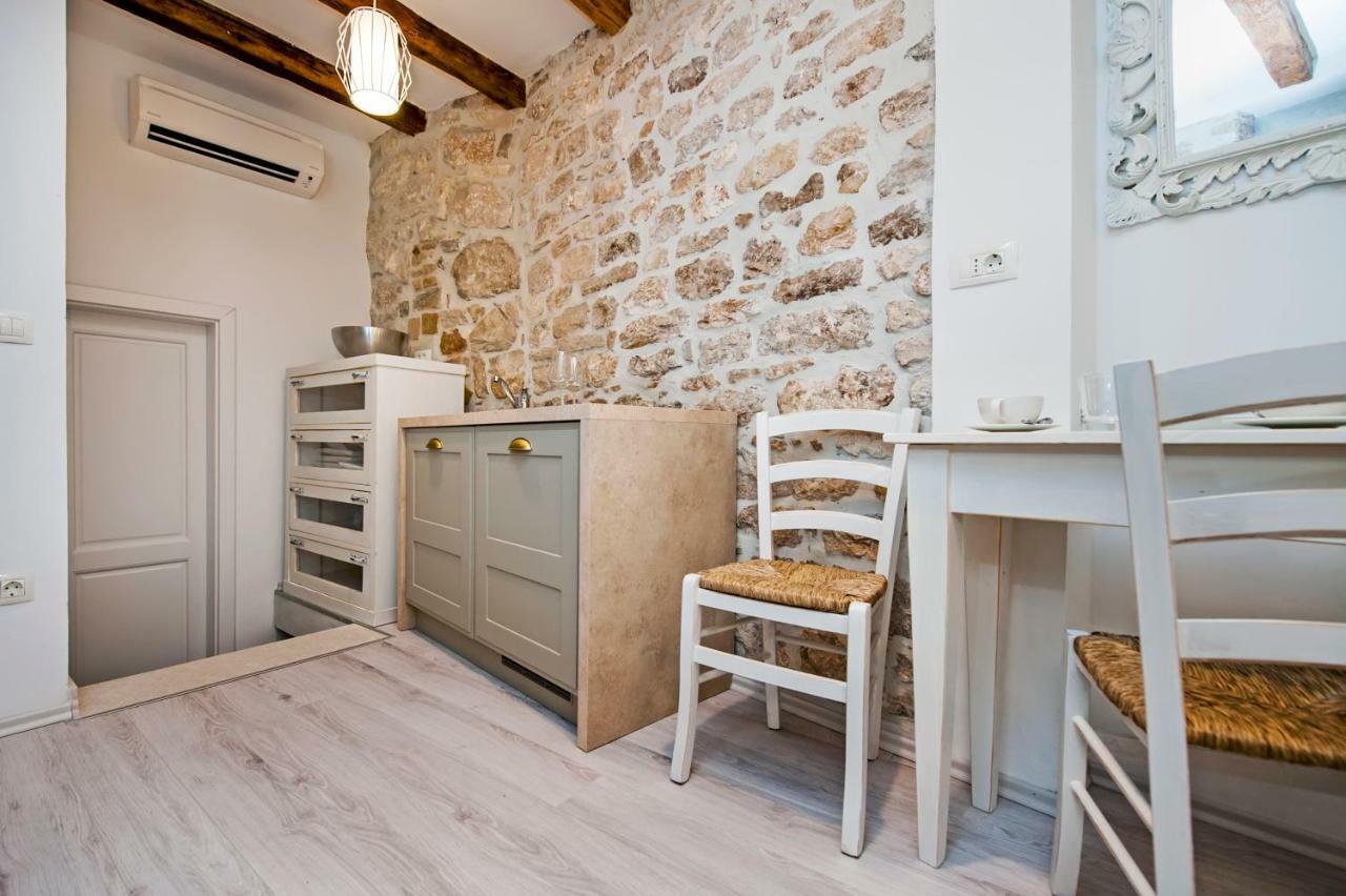 Apartment And Studio Ca' 3 Vie 罗维尼 外观 照片